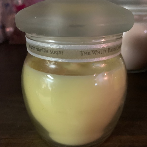 Warm Vanilla Sugar Bath And Body Works Candle 🕯 - Picture 3 of 7